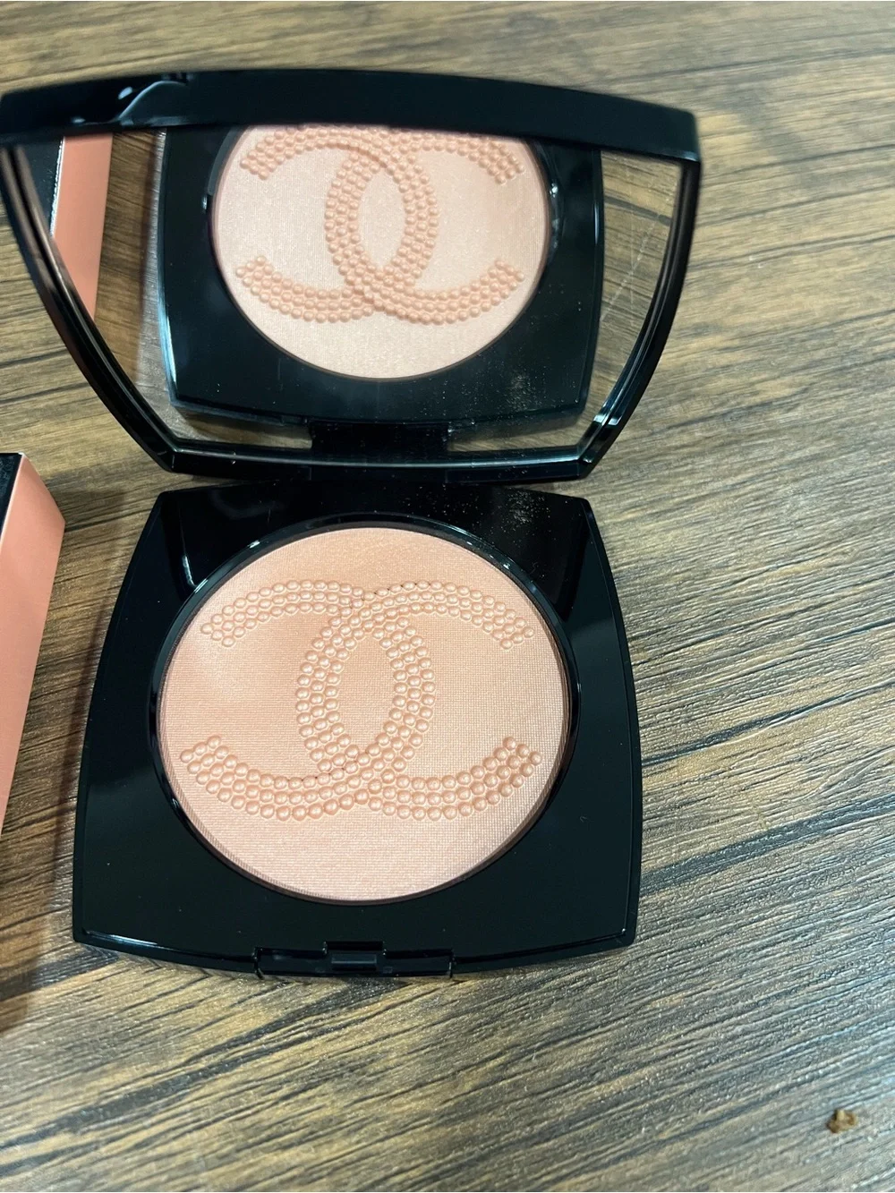 CHANEL Precious Coral Oversize Illuminating Face Powder - Peach Coral Glow